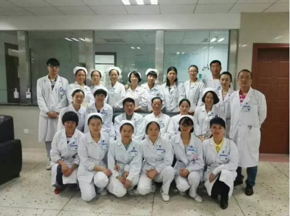 用我們的溫暖，撫慰她無(wú)助的痛苦