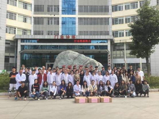 年復(fù)一年的愛，照進(jìn)了他們心中最珍貴的角落