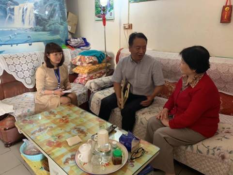 弘揚尊老敬老 傳遞組織溫暖-醫(yī)院慰問家庭困難退休老同志