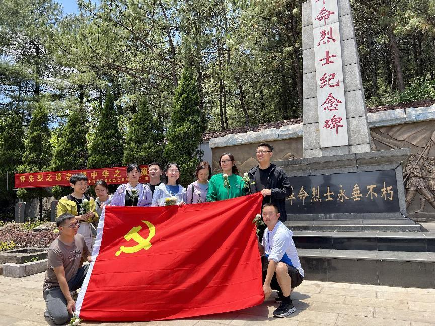 云南省精神病醫(yī)院行政第二黨支部、老年科黨支部、康復(fù)科黨支部聯(lián)合開展主題黨日活動(dòng)