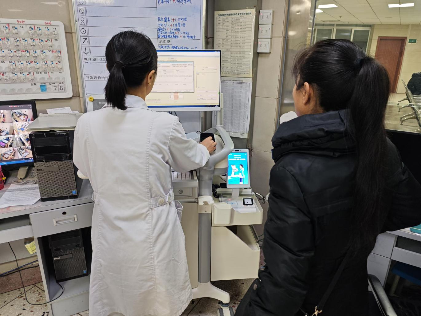 患者“零往返”出院“床旁辦”